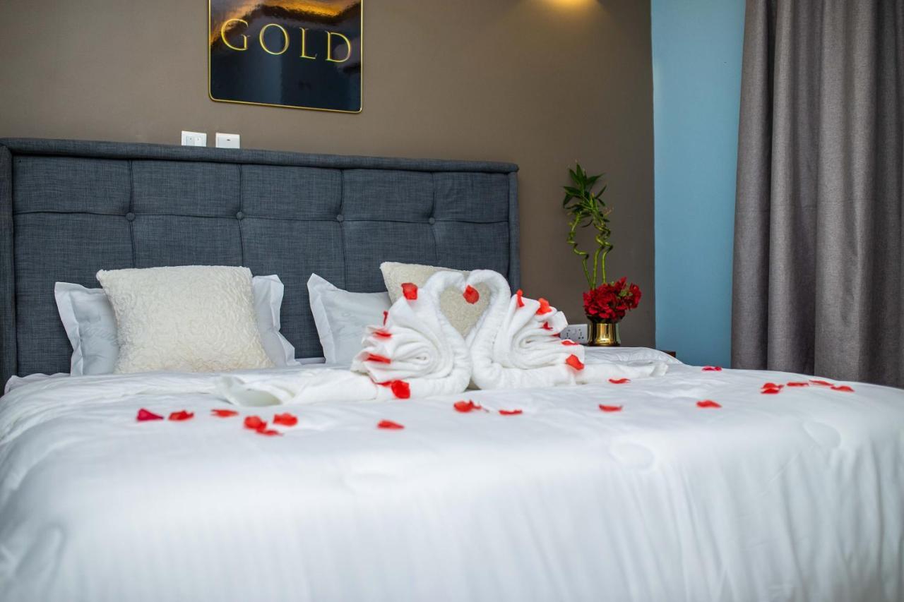 Piano & Gold Collections, Peduase Hotel Peduasi Exterior foto