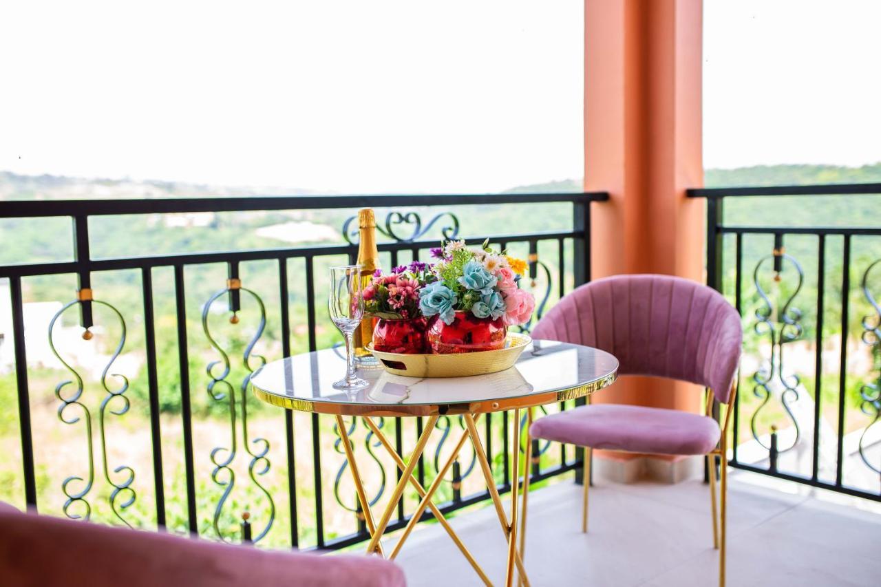 Piano & Gold Collections, Peduase Hotel Peduasi Exterior foto
